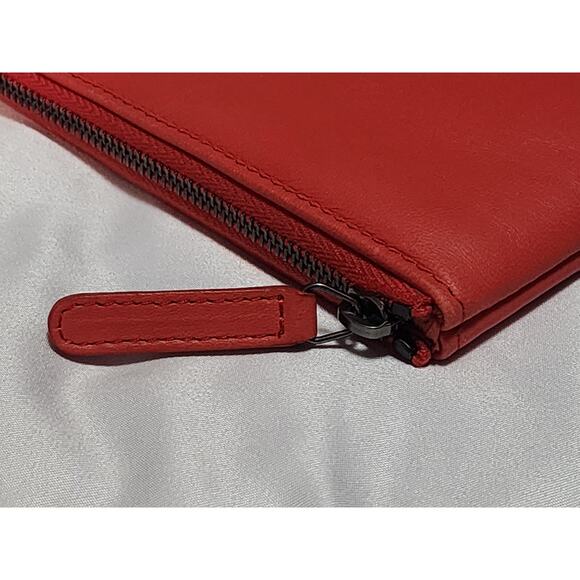 US Based Authentic Chanel Large O Case Clutch Bag Lambskin and Quilted Patent - Picture 9 of 9